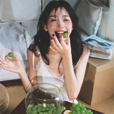 追梦的黎族女娃娃